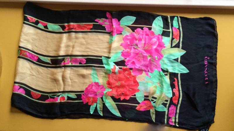 Leonard-Schal in Vintage-Seide, Schal, Blumen, Schwarz Und Blumen von inlove4vintage