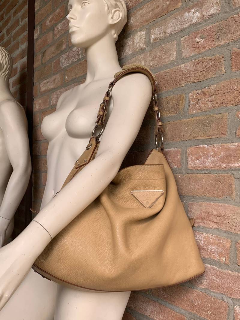 Prada - Schultertasche Aus Hellbraunem Leder, Anfang Der 90Er von inlove4vintage