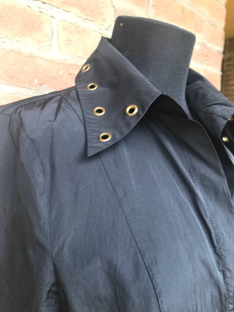 Vintage Schwarze Seidenbluse Mit Nieten, Größe 40 Vintage Schwarze Seidenbluse Mit Nieten, Größe 40 von inlove4vintage