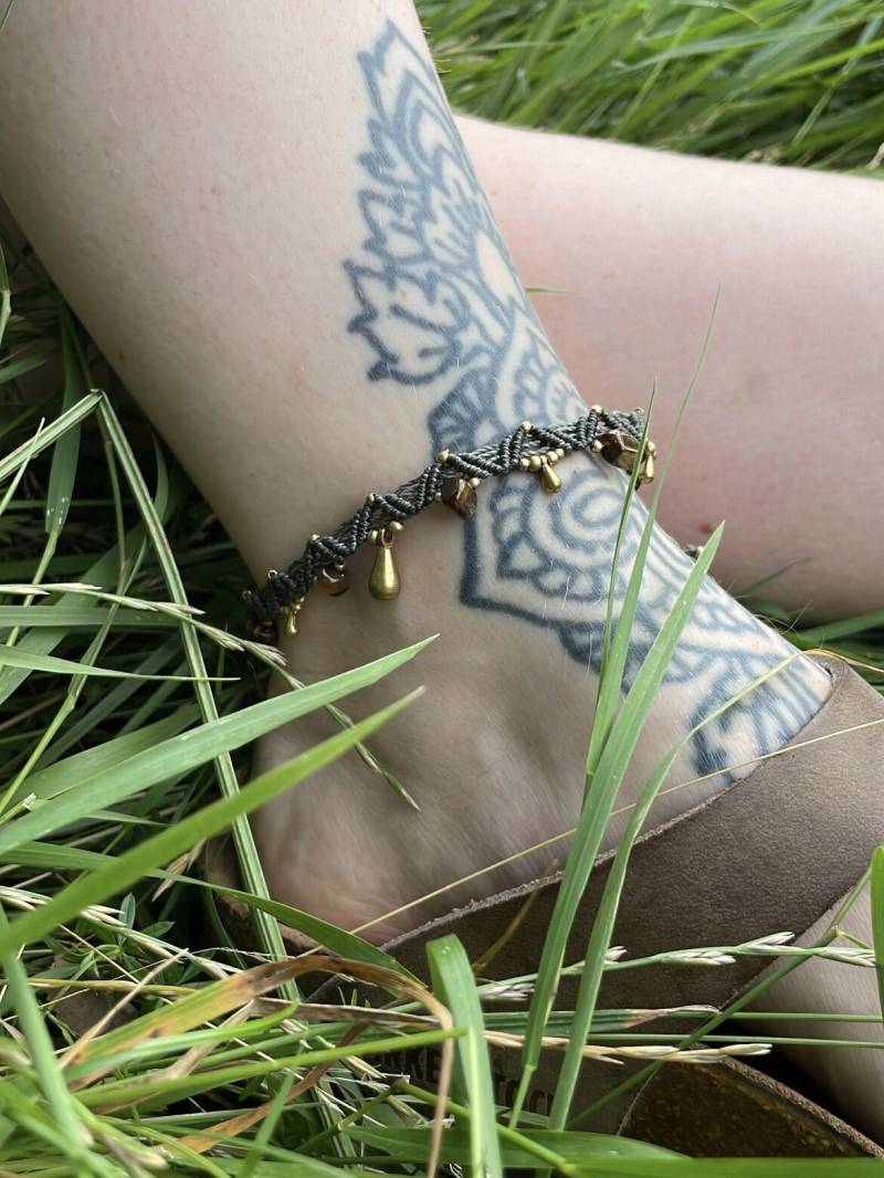 Fußkettchen „Suvi" Makramee Mit Edelstein Personalisierbar | Fußkette Schmuck Geschenk Handgemacht von inlovewithmacrame