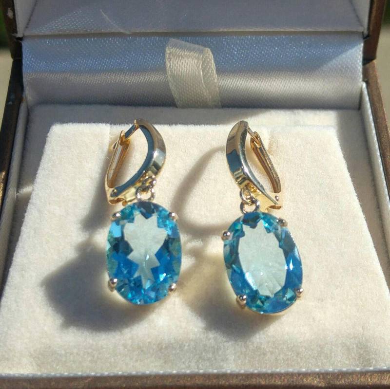 Gold Ohrringe Und Blautopas. Baumelnde 14K Besetzt Mit Großen Blautopas Steinen. Blaue Ohrringe. Aus Blauem Stein. Gelb von innaheiman