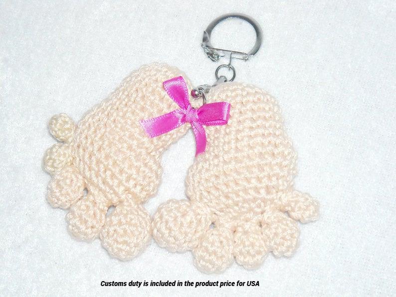 Crochet Baby Füße Schlüsselbund Beige Amigurumi Charme Kawaii Keychain Mama Personalisierte Anfang Schlüsselanhänger von innakozachuk