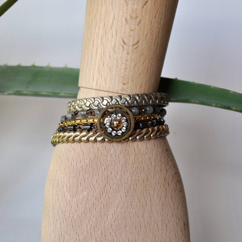 Armband Watchstrap I Steampunk Vintage Uhrenteile Hämatit Labradorit Medaillon Strass Unikat von insectorium