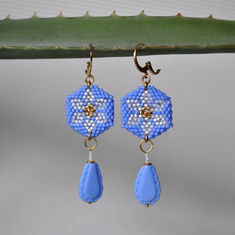 Ohrringe Daisy Glasperlen Hellblau Creme Ohrhänger Vergoldet Miyukiperlen Glas Sechseck Edelstahlhaken von insectorium