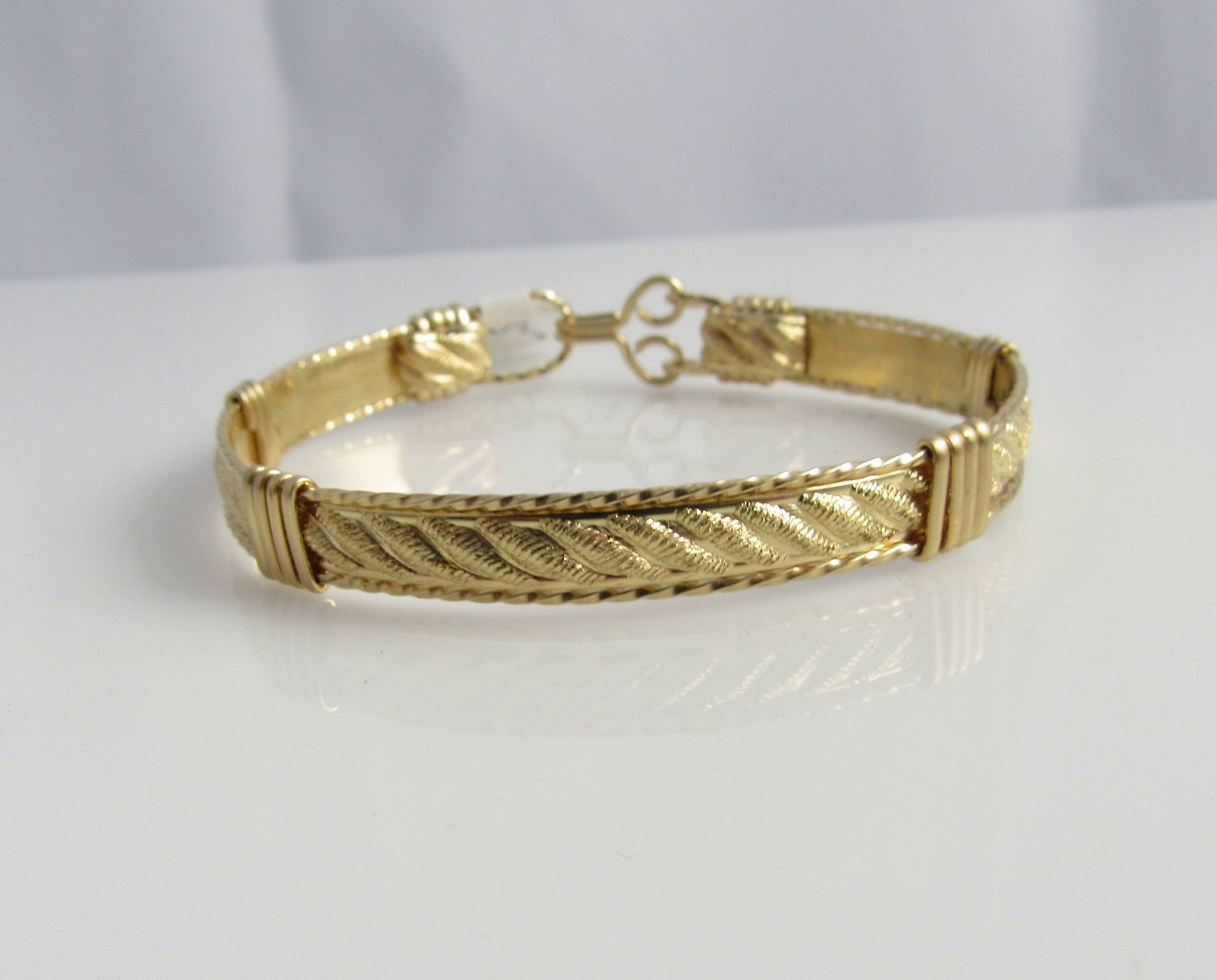 Gold Filled Armband, Goldarmband, Handgemachtes Wire Wrapped Armreif von inspiredcreationsco
