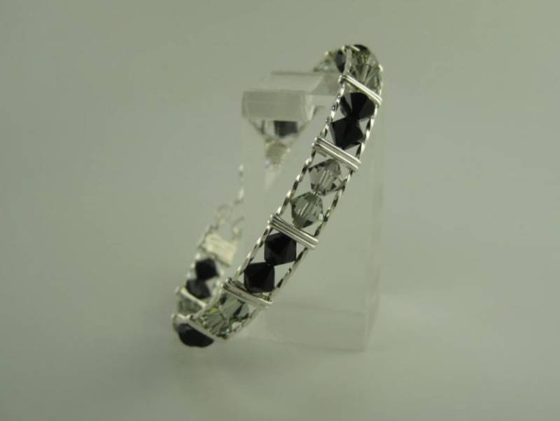 Wsb-0208, Schwarz Und Diamant Swarovski Armband, Handgemachtes Kristall Armreif, Wire Wrapped Armband von inspiredcreationsco