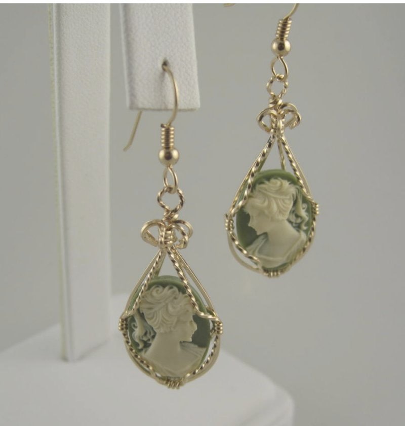 Wse-0043 Charmante Lady Cameo Handgemachte Ohrring Draht Wrapped Mit 14K Gold Fill von inspiredcreationsco