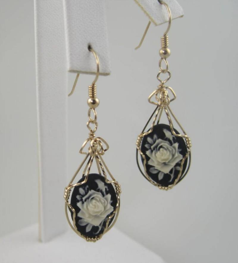 Wse-0118 Blumen Cameo Handgemachte Ohrring Draht Gewickelt Mit 14K Gold Fill Wse-0118 Blumen Cameo Handgemachte Ohrring Draht Gewickelt Mit 14K Gold Fill von inspiredcreationsco