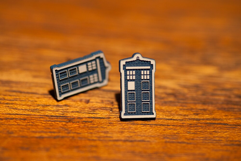 Doctor Who Tardis Ohrringe - Dalek Cybermen Sonic Schraubenzieher Rose Bad Wolf Gallifrey Time Lord Begleiter K9 Kriegsdoktor Tom Baker Torchwood Doctor Who Tardis Ohrringe - Dalek Cybermen Sonic Schraubenzieher Rose Bad Wolf Gallifrey Time Lord Begleiter K9 Kriegsdoktor Tom Baker Torchwood von interstait