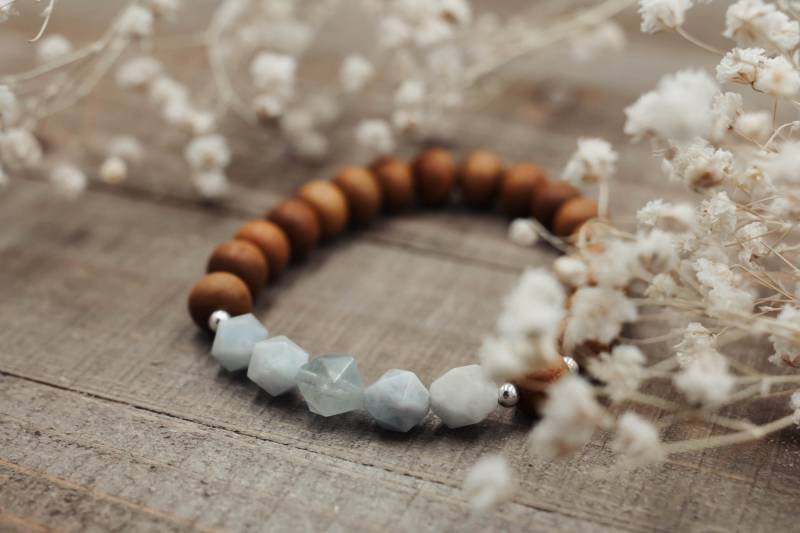 8 Mm Sandelholz Und Aquamarin Armband | Mala Unisex Oder Herren Holz März Geburtsstein von intertwinedbybella