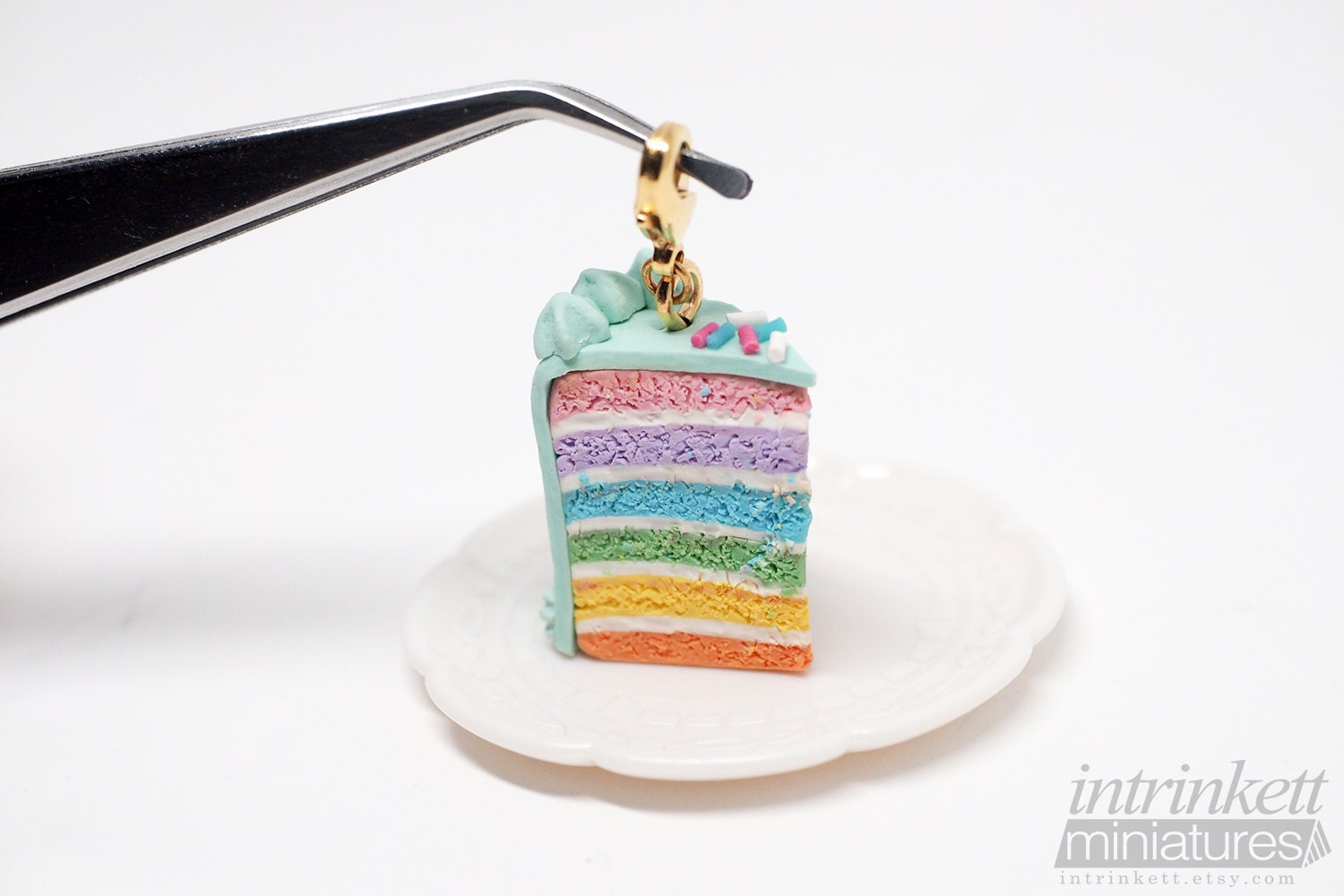 Regenbogen Kuchen Miniatur Charm Anhänger Halskette Polymer Clay Food Schmuck Jahrestagsgeschenk Kawaii Niedlicher Regenbogen Kuchen Miniatur Charm Anhänger Halskette Polymer Clay Food Schmuck Jahrestagsgeschenk Kawaii Niedlicher von intrinkett