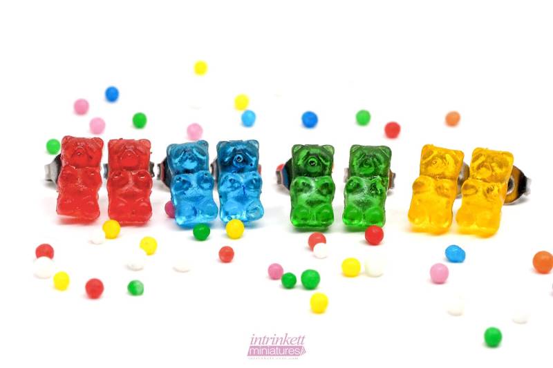 Winzige Gummibärchen-Miniatur-Ohrringe Chirurgenstahl Bunte Süßigkeiten-Ohrringe Süße Zähe Tier-Süßigkeiten-Ohrstecker Winzige Gummibärchen-Miniatur-Ohrringe Chirurgenstahl Bunte Süßigkeiten-Ohrringe Süße Zähe Tier-Süßigkeiten-Ohrstecker von intrinkett