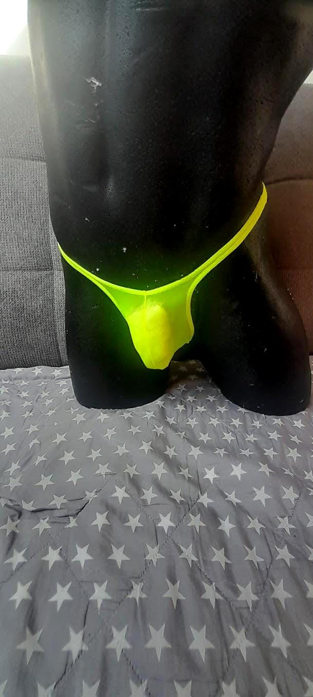 Netz Stoff Sehr Schöner String Kleines Dreieck Am Po Und Ca 14mm Bänder von intymofashion