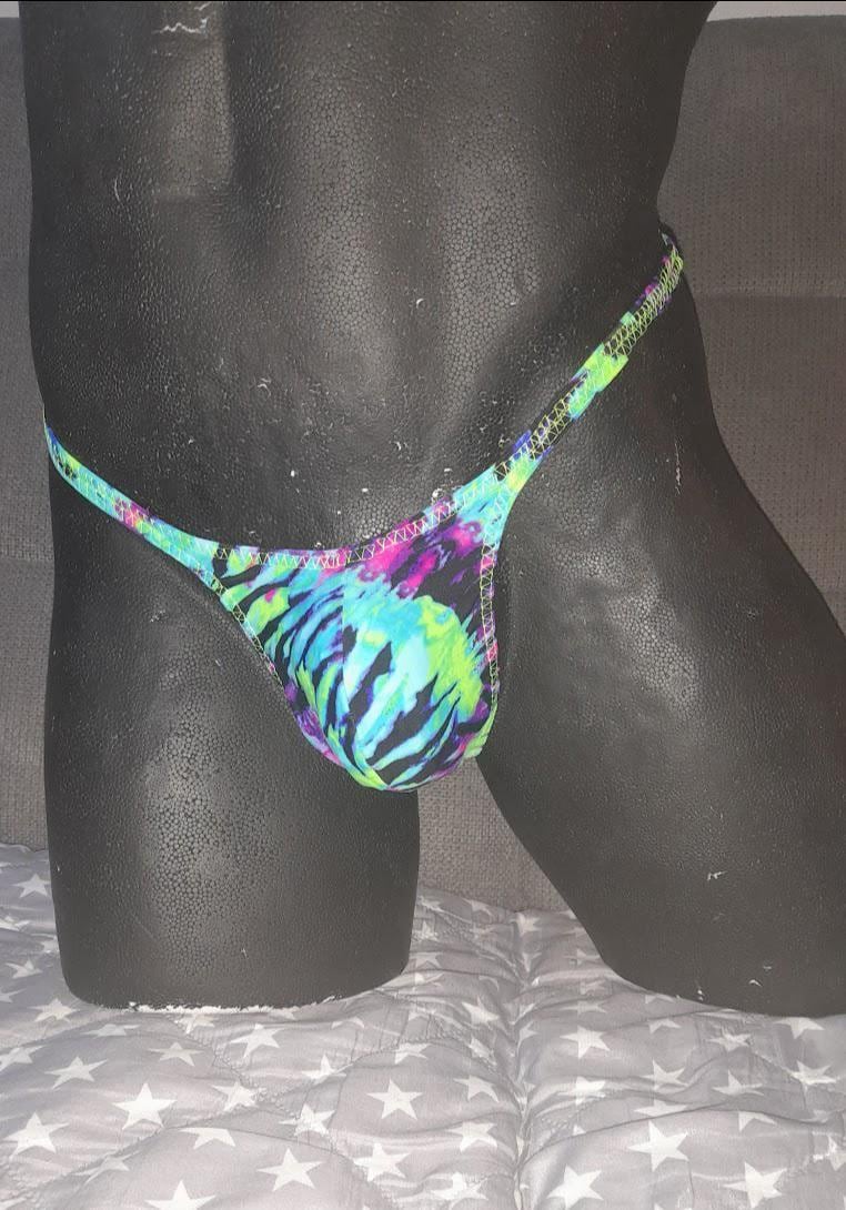 Sehr Schöner String Mit Kleinem Dreieck Am Po Und Ca 14mm Bänder von intymofashion