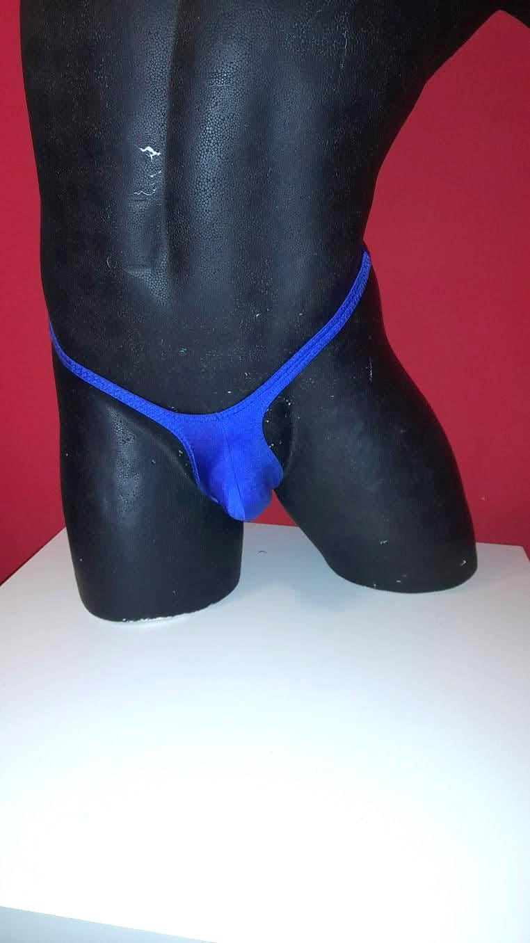 Sehr Schöner String Mit Kleinem Dreieck Am Po Und Ca 14mm Bänder von intymofashion