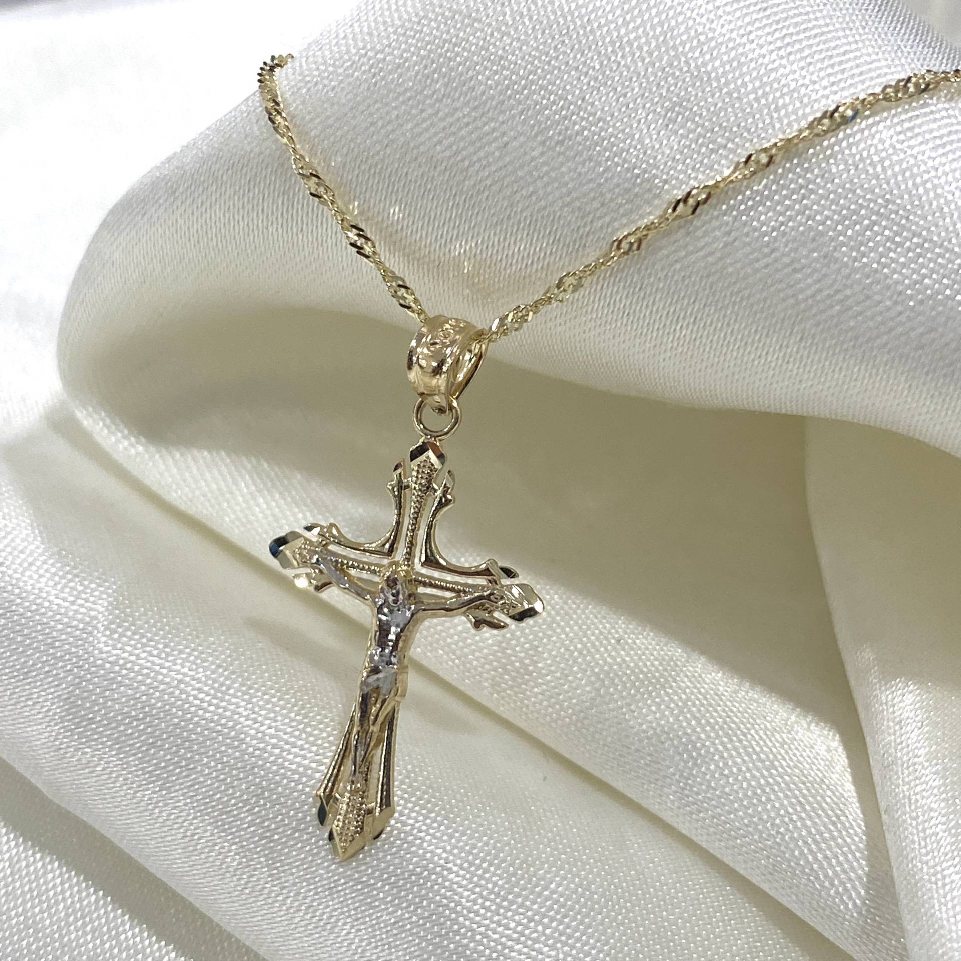 14K Two Tone Gold Jesus Kruzifix Kreuz Anhänger Mit 1, 2 Mm Singapur Kette Halskette, Religiöser Anhänger, Geschenkidee Für Frauen/Männer von iokajewelry