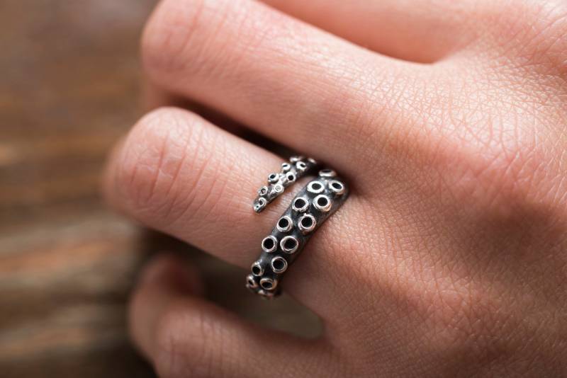 Dünner Oktopus Silberring, Sterling Silber Schmuck, Tentakel Ring, Männerring, Unisex Alternative von iolitejewelry