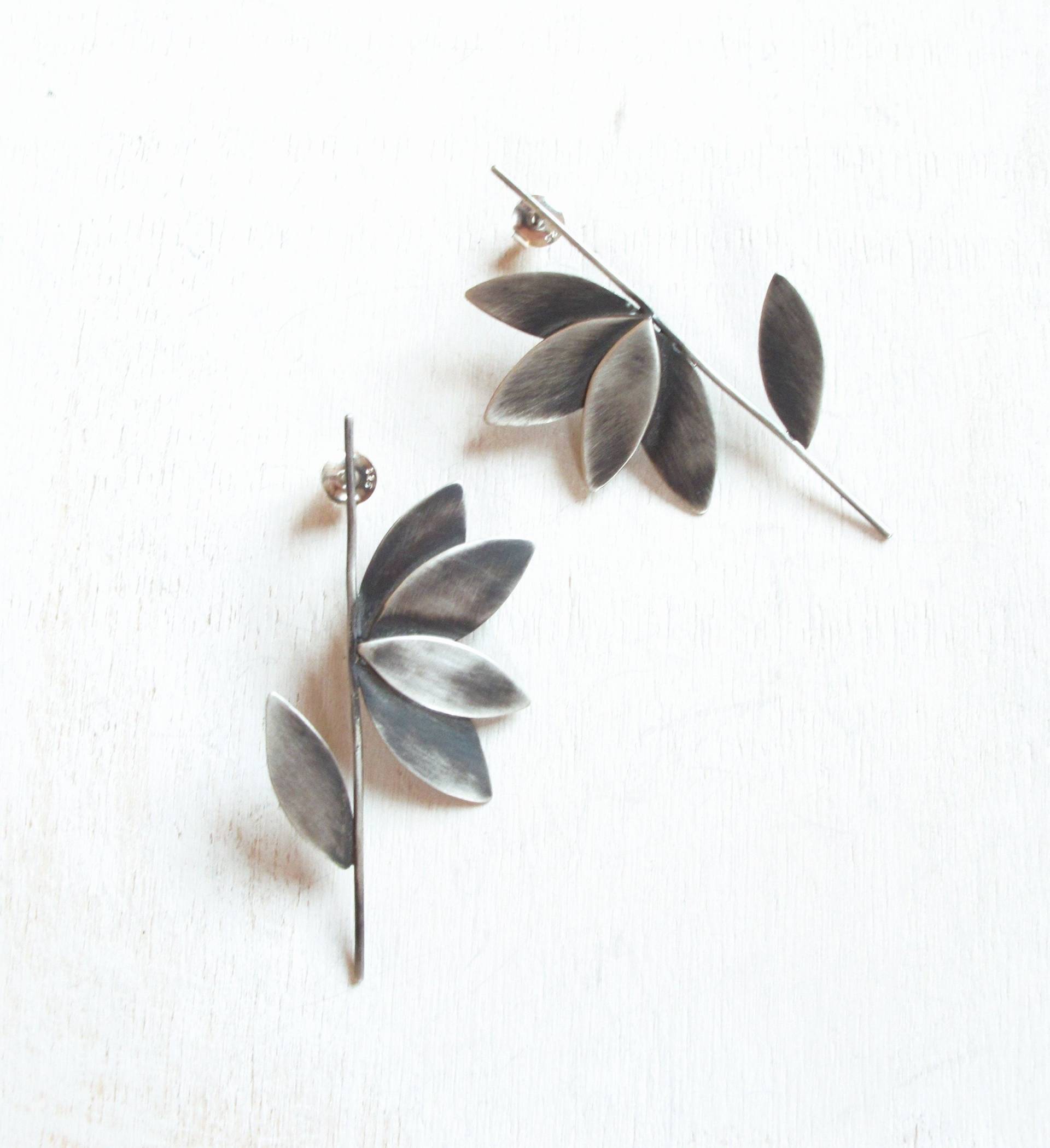 Joyerita De Diseño, Pendiente Der Ley, Plata Oxidada, Joyeria Für Novias Modernas, Hecho A Mano, Flor, Regalo Mujer Joyerita De Diseño, Pendiente Der Ley, Plata Oxidada, Joyeria Für Novias Modernas, Hecho A Mano, Flor, Regalo Mujer von iomiss
