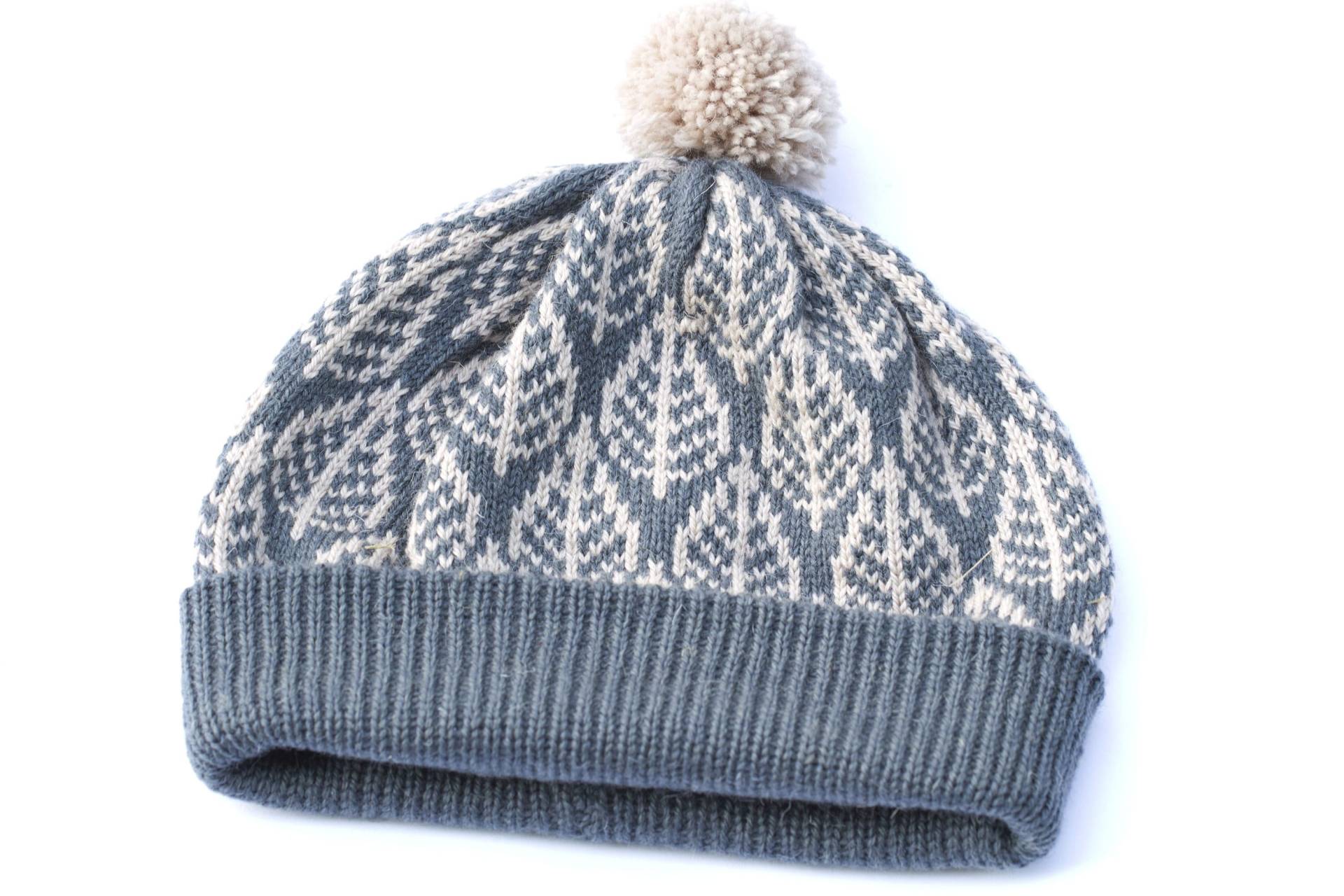 Grau Blau Beanie Mütze, Strick Wolle Bommelmütze, Fair Isle Strickmütze von ionaKnitwear