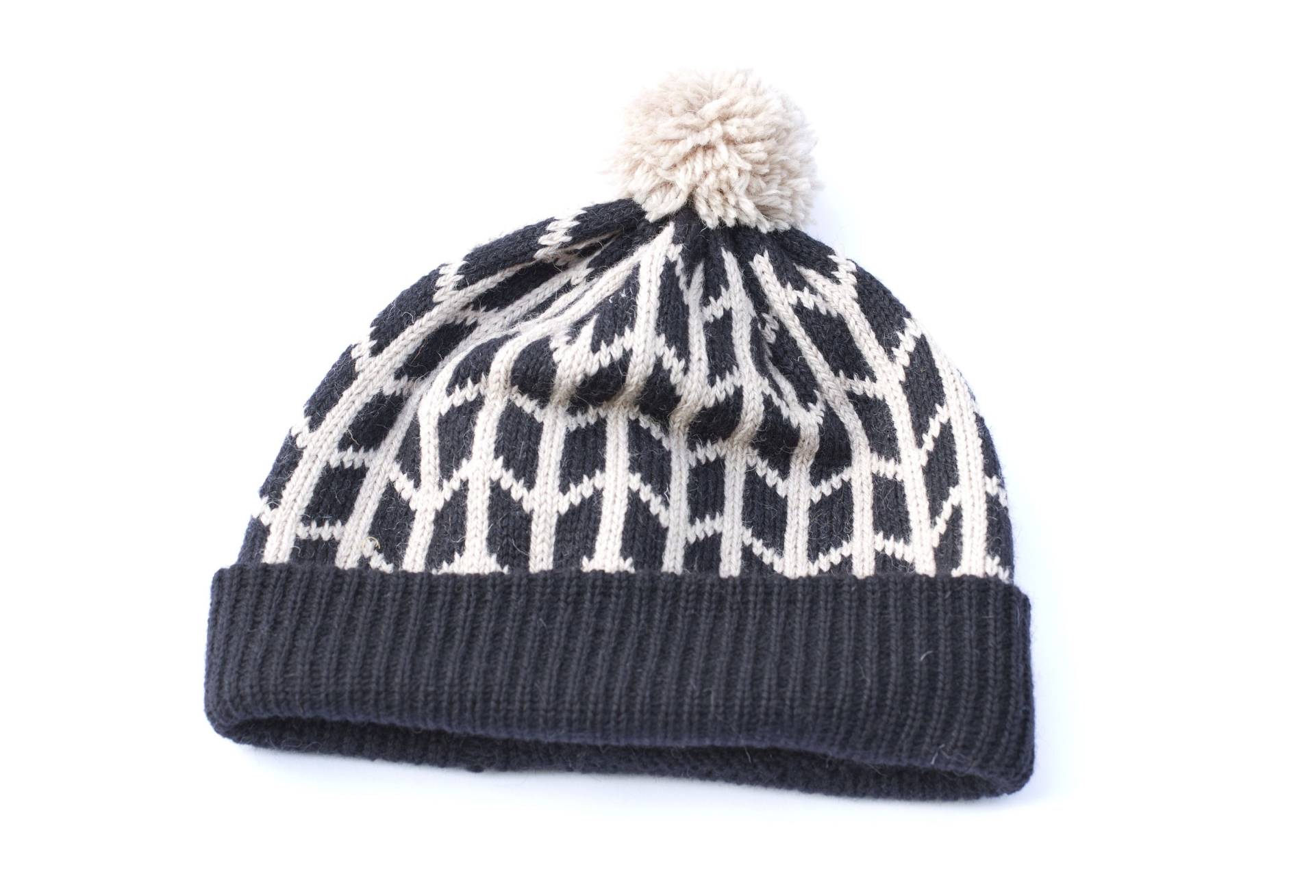 Schwarze Beanie Mütze, Strickmütze Aus Wolle, Fair Isle von ionaKnitwear