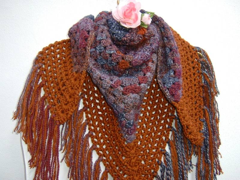 Gehäkelter Wollschal - Mehrfarbiger Und Rostbrauner Garnschal Im Granny-stil Dreieckiger Schal Mit Fransen von ipizzidianto