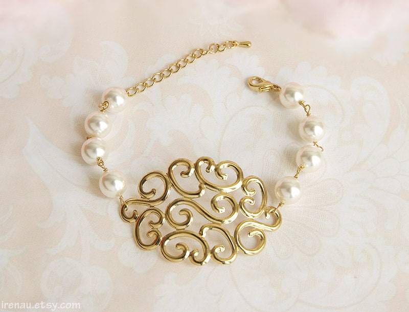 Brautarmband Gold Filigran Perlen Armband Verstellbar Metall Spitze Swarovski Perle Hochzeit Schmuck Zierliches Feminines von irenau