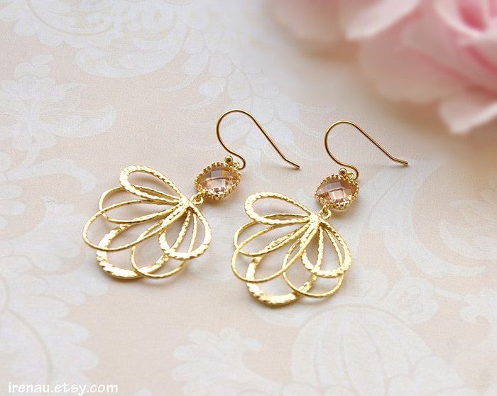 Champagner Pfirsich Ohrringe, Feder Ohrringe Gold, Blush Baumeln, Blush Band Filigrane Blumen Ohrring von irenau