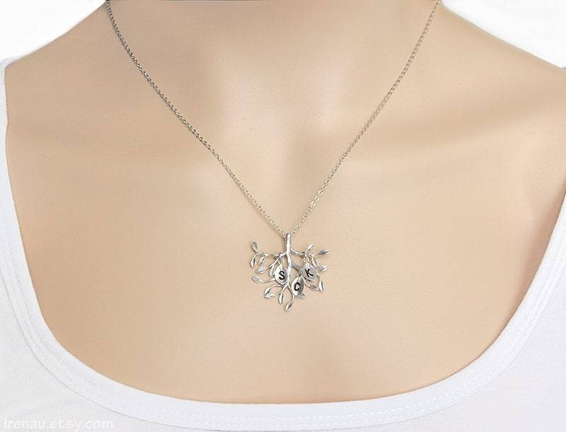 Familie Baum Halskette Personalisiert Grandmom Monogramm Silber Initial Blätter Des Lebens Anhänger Benutzerdefinierte Gestempelte Mutter Geschenk von irenau