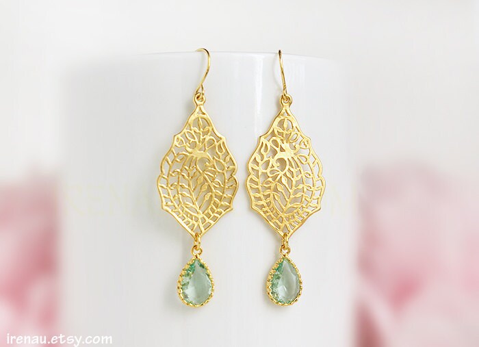 Gold Paisley Ohrringe, Aqua Blaue Filigrane Erinit Glas Tropfen Hellgrüne Chandelier Gerahmtes Kristallglas von irenau