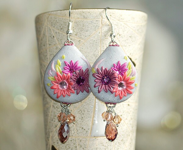 Graue Ohrringe, Gold Herbst Elegante Tropfen Floral Polymer Clay Baumeln Ohrringe von irenau