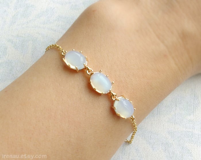 Opal Armband, Weißer Stein Zierliches Armband Goldkette, Zartes Modern, Verstellbares Goldarmband, Weihnachtsgeschenk von irenau