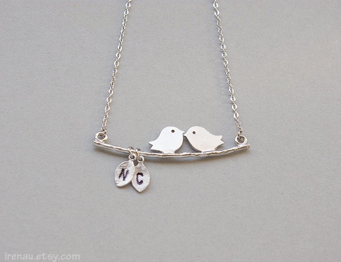 Personalisierte Initiale Silber Vogel Halskette, Personalisiertes Monogramm Geschenk Für Mama Küsschen Vögel Anhänger, Mutter Tochter Halskette von irenau