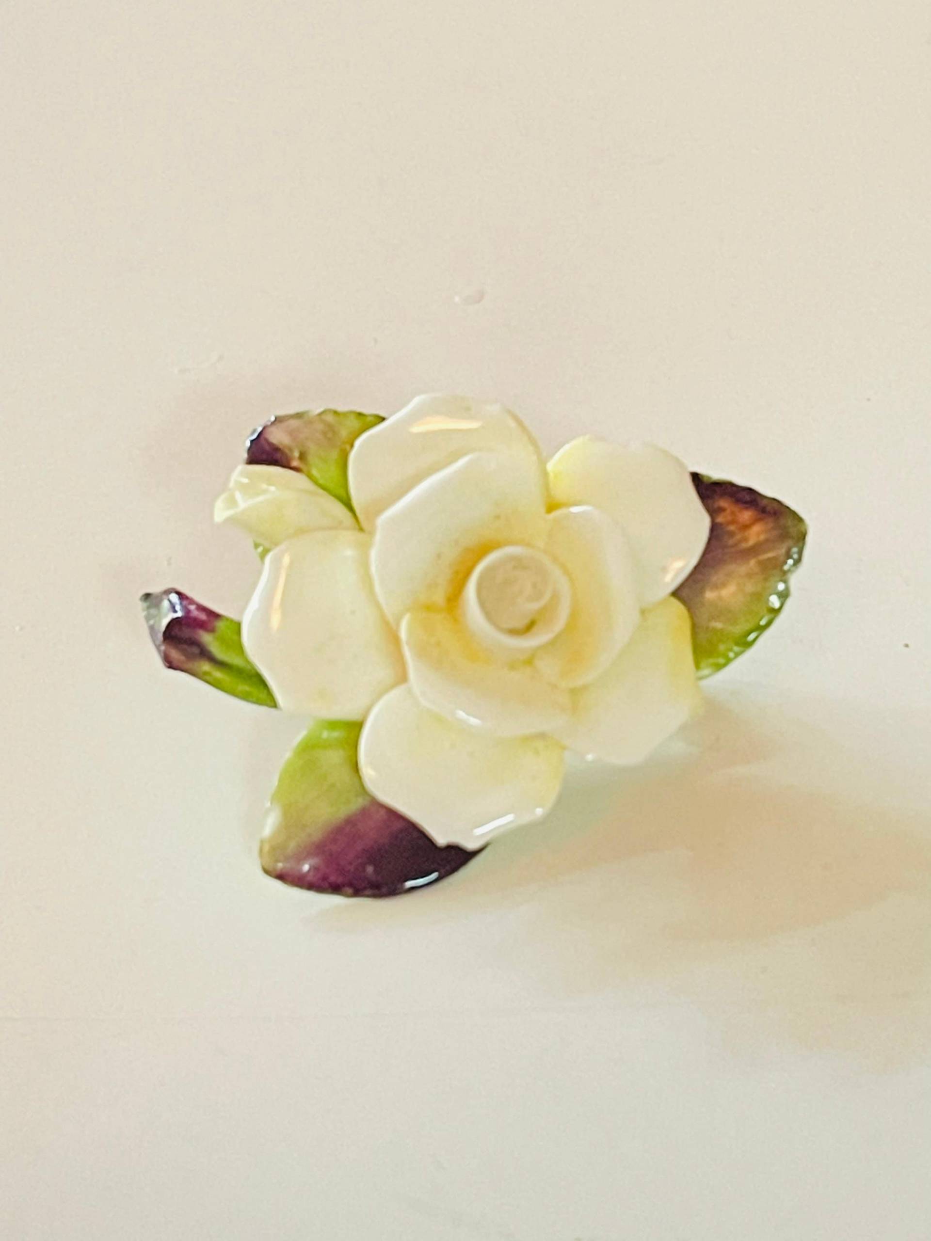 Cara China Staffordshire Porzellan Weiße Blume Vintage Brosche Cara China Staffordshire Porzellan Weiße Blume Vintage Brosche von irievibe420