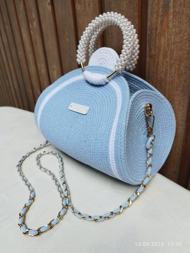 Hellblaue Baumwollkordeltasche Mit Eleganten Griffen Aus Perlen Hellblaue Baumwollkordeltasche Mit Eleganten Griffen Aus Perlen von irinaivanova75