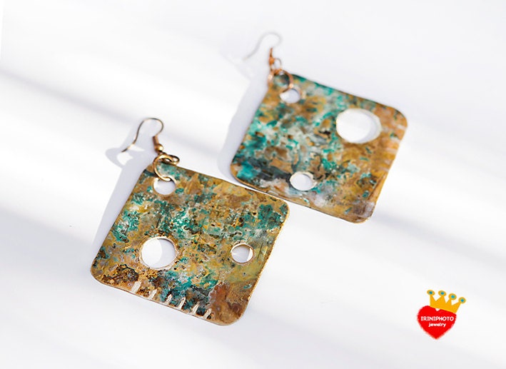 Blau - Ohrringe Aus Messing, Natürliche Oxidiert, Von Hand Geschnitten, Dreieck, Blaue Ohrringe, Halsketten, Minimal, Patina, Metall Blau - Ohrringe Aus Messing, Natürliche Oxidiert, Von Hand Geschnitten, Dreieck, Blaue Ohrringe, Halsketten, Minimal, Patina, Metall von irinimichopoulou