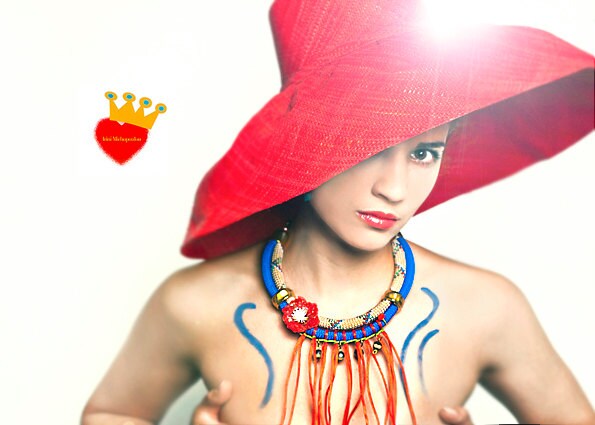 Rote Blumen-statement Halskette, Halskette, Boho Jewlery, Fransen Halskette, Chunky Halskette, Cocktail Halskette, Mode Halskette, Künstlerisch von irinimichopoulou