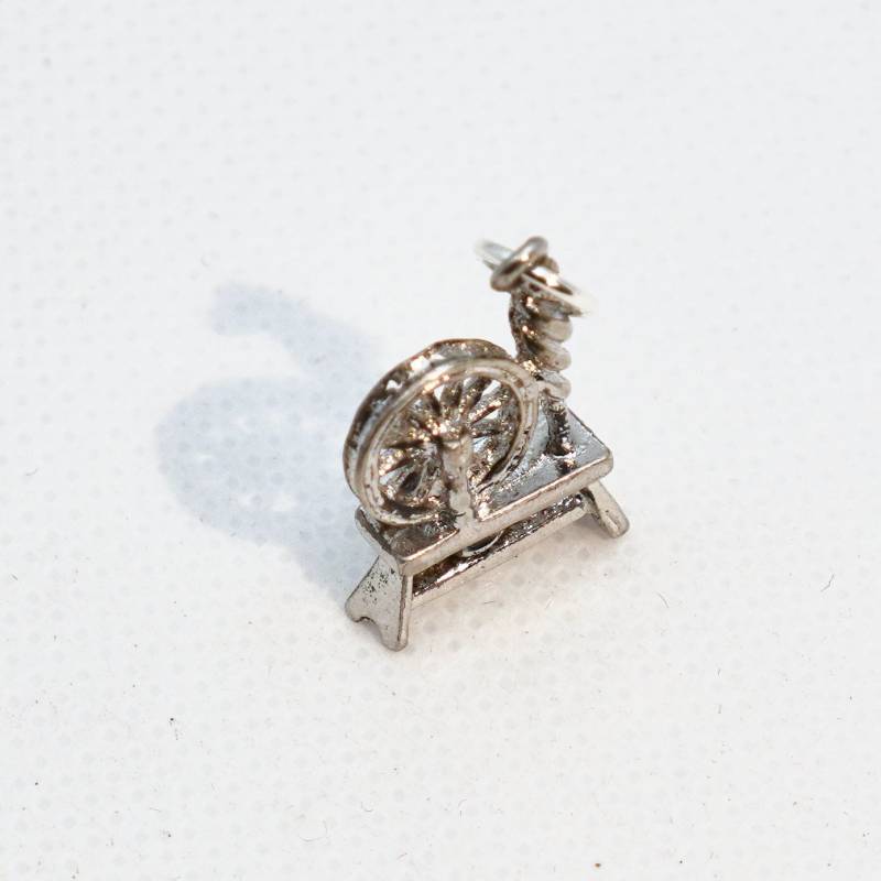 Winziges Spinnrad - Vintage Sterling Silber Anhänger/Charm Einzigartiges Statement-Schmuckstück von irisology
