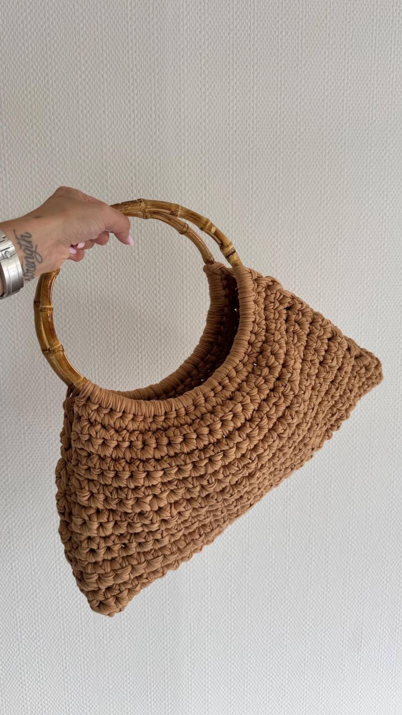 Crochet Bag - Loop Beige Beach Bag Häkeltasche Mit Runden Hänkeln von iriswiiATELIER