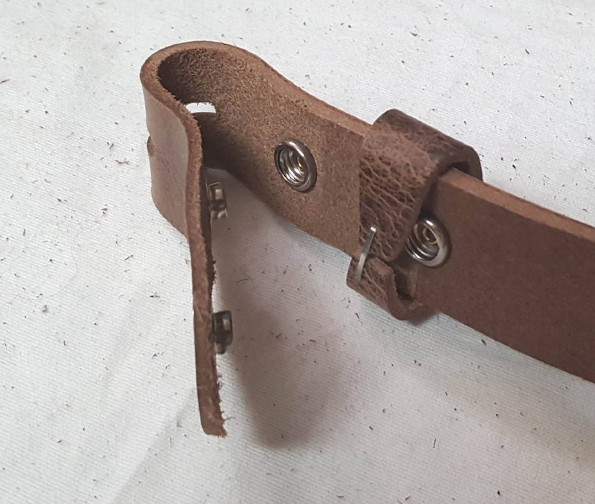 Geölter Büffelleder Gürtel Mit Austauschbarer Schnalle, Custom Cut von ironartcanada