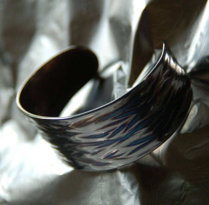 Handgeschmiedetes Edelstahl-Armband Mit Hypoallergener Wellenstruktur von ironartcanada