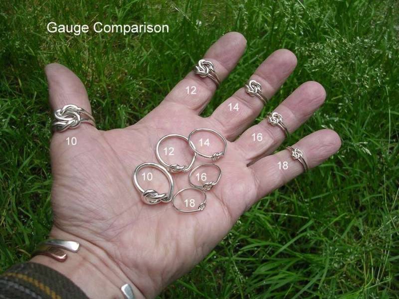 10 Gauge Celtic Doppel Liebe Knoten Ring in Sterling Silber 10 Gauge Celtic Doppel Liebe Knoten Ring in Sterling Silber von isidro