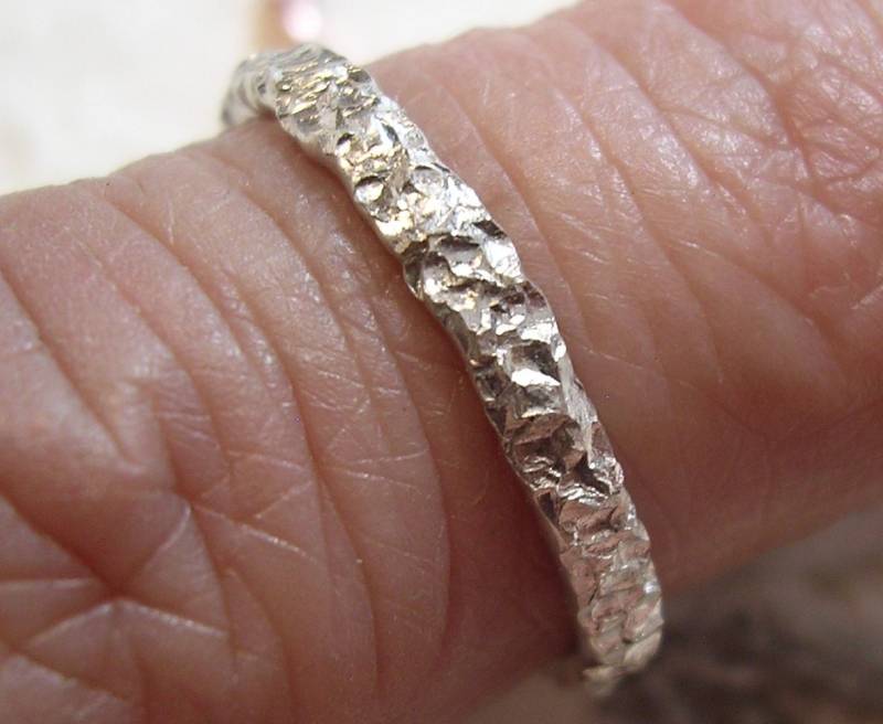 Ein 12 Gauge Strukturiert Stacker Ring von isidro