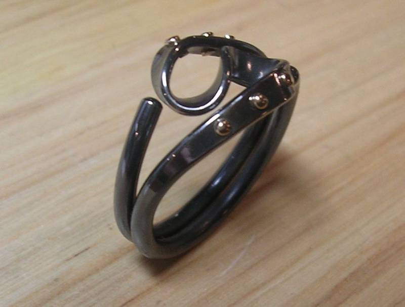 Geschwärzte Niob Steampunk Vortex Energie Ring™ Mit 14 K Gold-Nieten von isidro