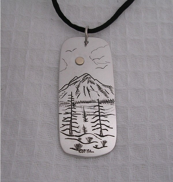 Hand Graviert Anhänger Von Mt. Rainier in Sterling Silber Mit Solid14K Gelbgold Sonne Hand Graviert Anhänger Von Mt. Rainier in Sterling Silber Mit Solid14K Gelbgold Sonne von isidro