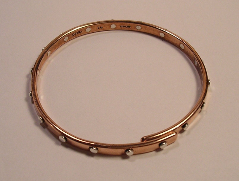Reines Kupfer Oder Geschwärzten Niob Armreif Mit 18 Sterling Silber Nieten Reines Kupfer Oder Geschwärzten Niob Armreif Mit 18 Sterling Silber Nieten von isidro