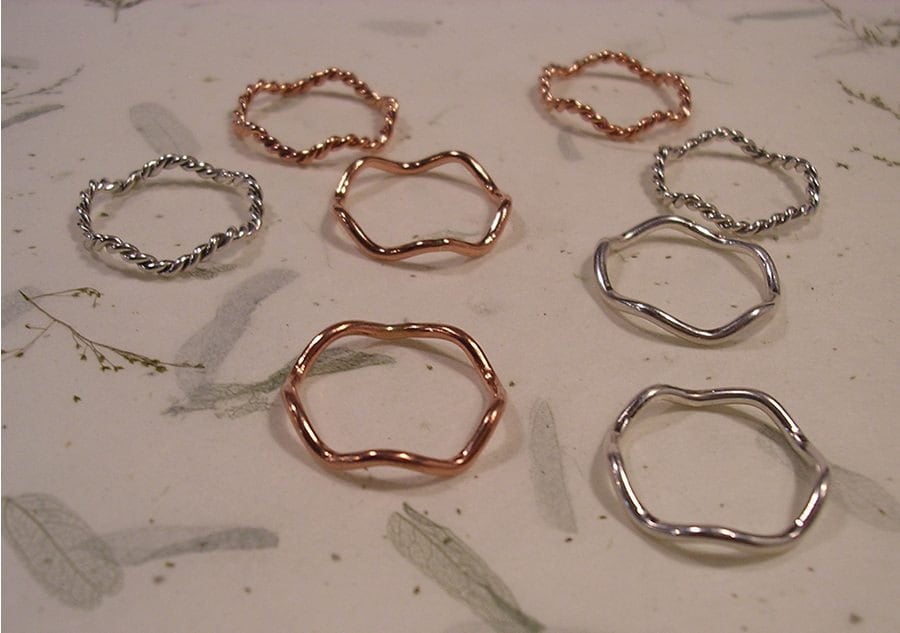 Subtile Wellige Ringe in Twisted Und Plain. Erhältlich Kupfer, Sterling Silber 14K Gold Subtile Wellige Ringe in Twisted Und Plain. Erhältlich Kupfer, Sterling Silber 14K Gold von isidro