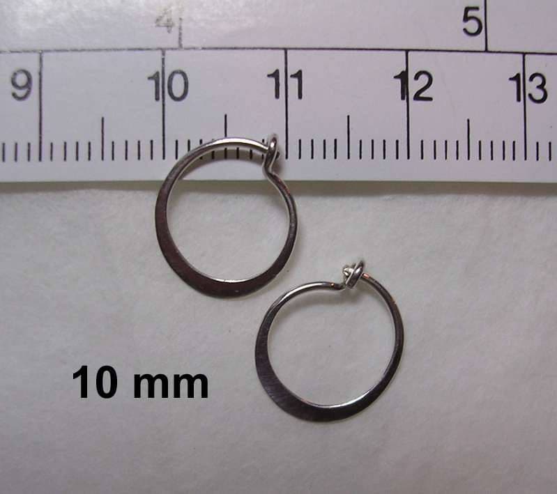 Tiny Sleeper Hoop Ohrringe in Sterling Silber von isidro