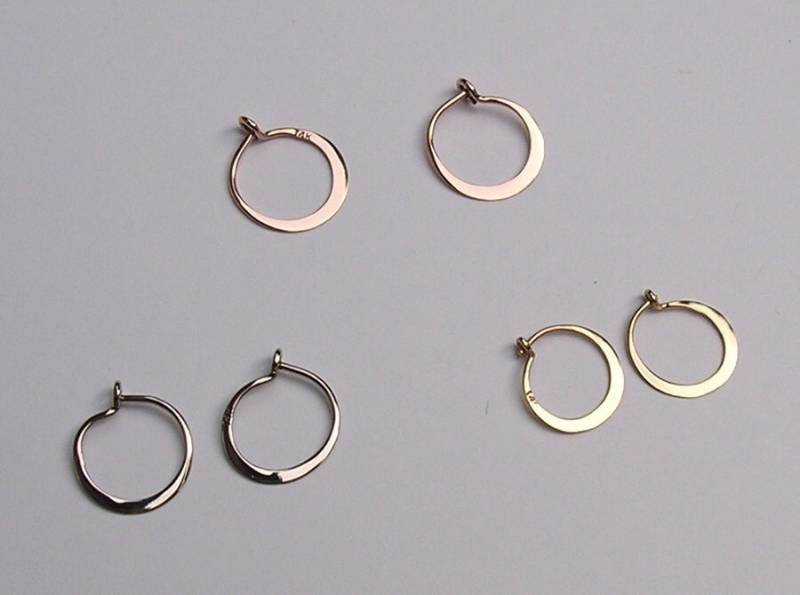 Winzige Schläfer - Creolen in Solid 14K Gold Gelb, Weiß Oder Rose Winzige Schläfer - Creolen in Solid 14K Gold Gelb, Weiß Oder Rose von isidro