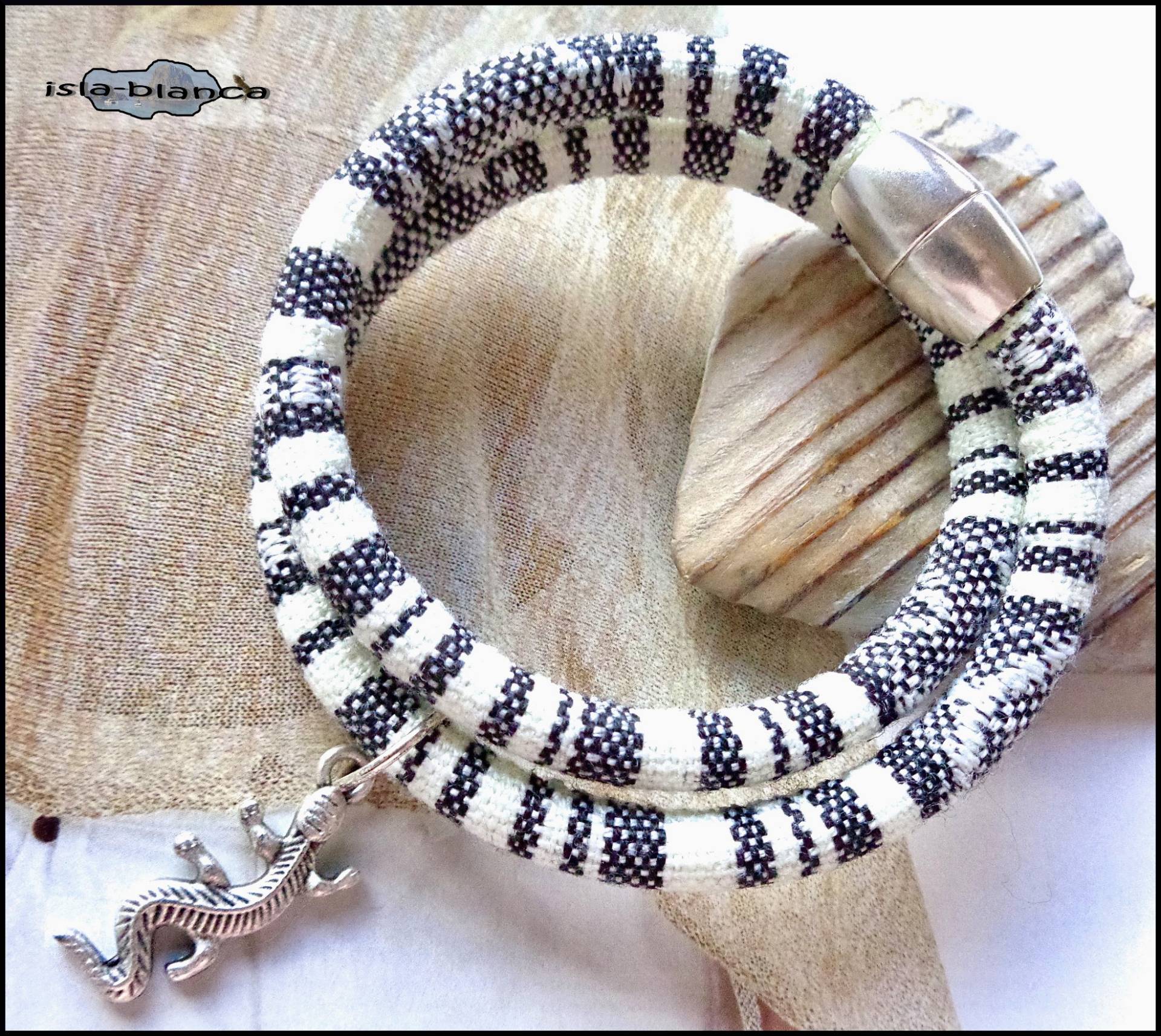 Armband ⋆ Ethno Stoffarmband Schwarz Weiß Gecko Eidechse Silber Magnetverschluss 6 Mm Muster Ethnomuster Armband ⋆ Ethno Stoffarmband Schwarz Weiß Gecko Eidechse Silber Magnetverschluss 6 Mm Muster Ethnomuster von islablanca