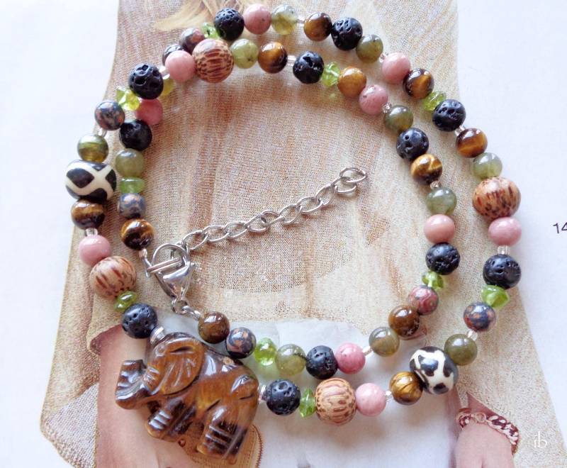 Collier ⋆ Elefant Tigerauge Beige Braun Lava Schwarz Rosa Jaspis Labradorit Peridot Kurze Kette Afrika Namibia Südafrika Safari Grün Collier ⋆ Elefant Tigerauge Beige Braun Lava Schwarz Rosa Jaspis Labradorit Peridot Kurze Kette Afrika Namibia Südafrika Safari Grün von islablanca